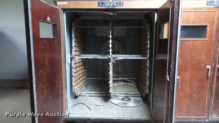 image for item DF9229 Robbins hatchery incubator