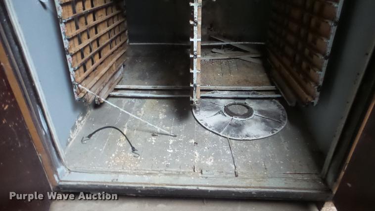 image for item DF9229 Robbins hatchery incubator