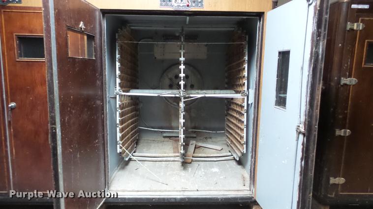 image for item DF9229 Robbins hatchery incubator