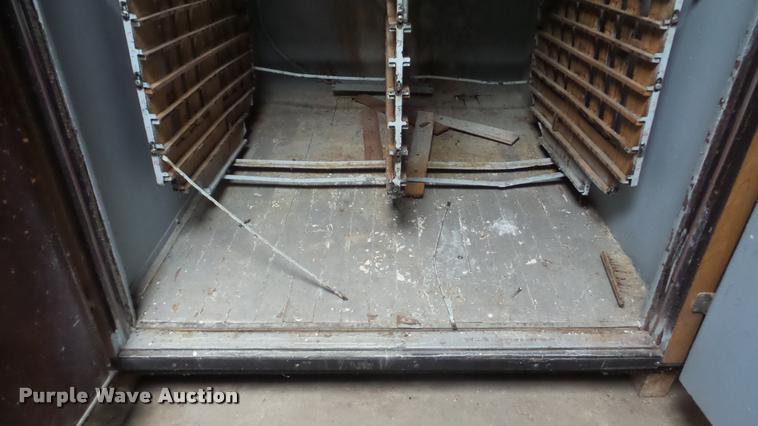 image for item DF9229 Robbins hatchery incubator