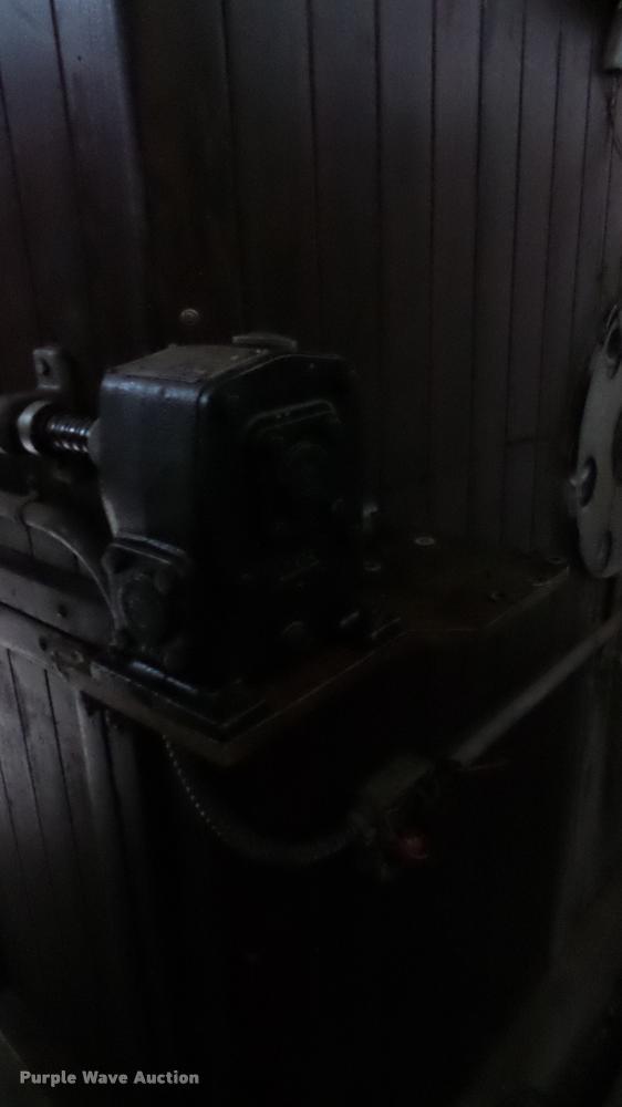 image for item DF9229 Robbins hatchery incubator