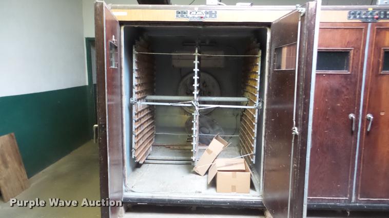 image for item DF9230 Robbins hatchery incubator