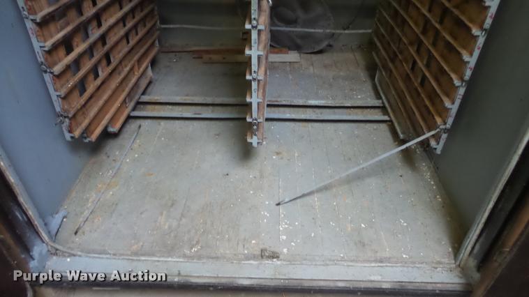 image for item DF9230 Robbins hatchery incubator