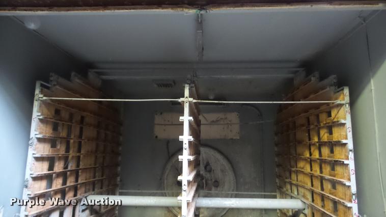 image for item DF9230 Robbins hatchery incubator