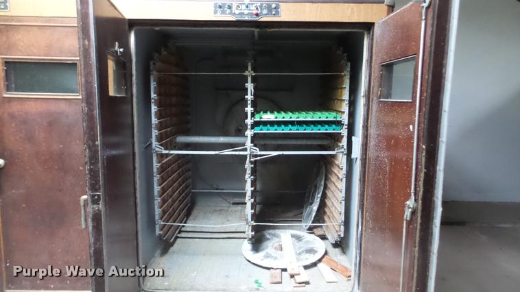 image for item DF9230 Robbins hatchery incubator