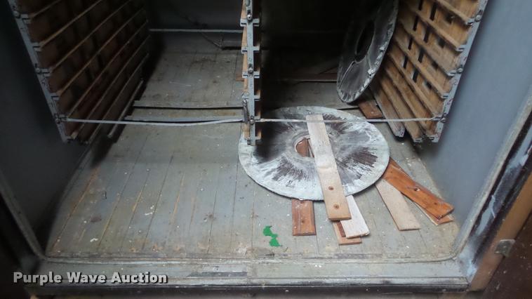 image for item DF9230 Robbins hatchery incubator