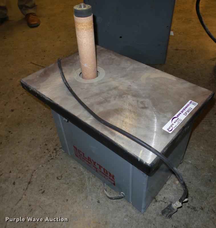 Clayton oscillating spindle sander in Auburn, NE Item DF9653 sold