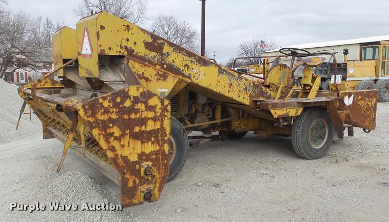 image for item DT9700 Flaherty Spread Master chip spreader