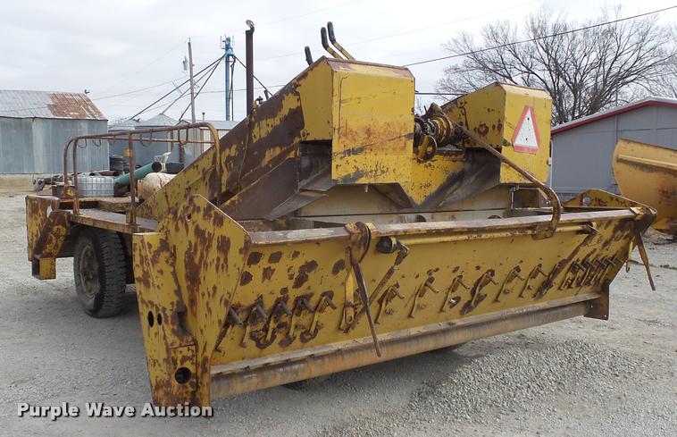 image for item DT9700 Flaherty Spread Master chip spreader