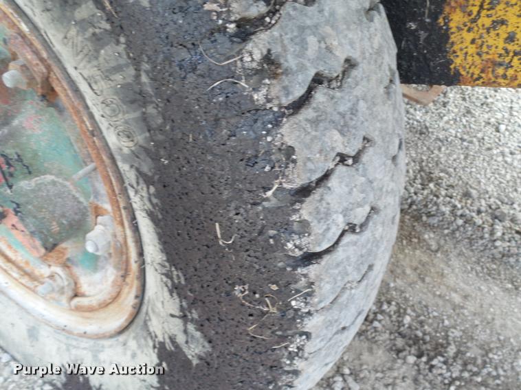 image for item DT9700 Flaherty Spread Master chip spreader