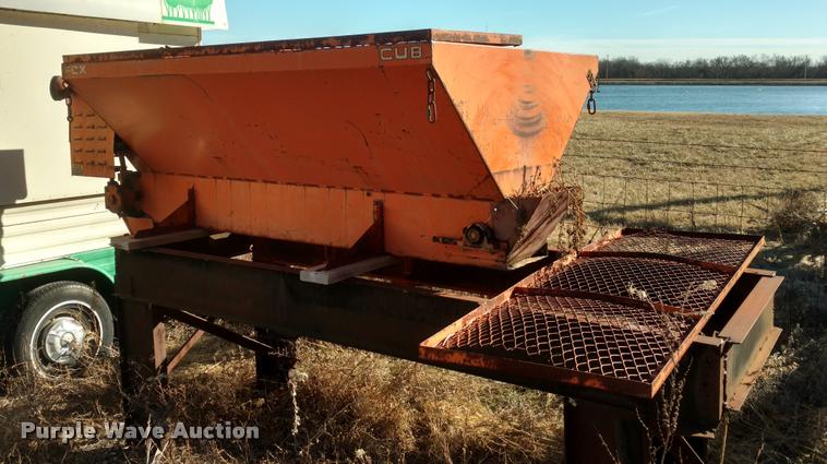 image for item F1280 Fox Cub spreader