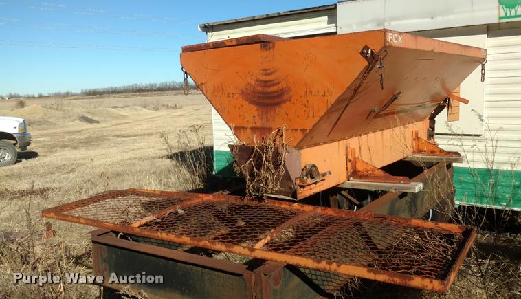 image for item F1280 Fox Cub spreader