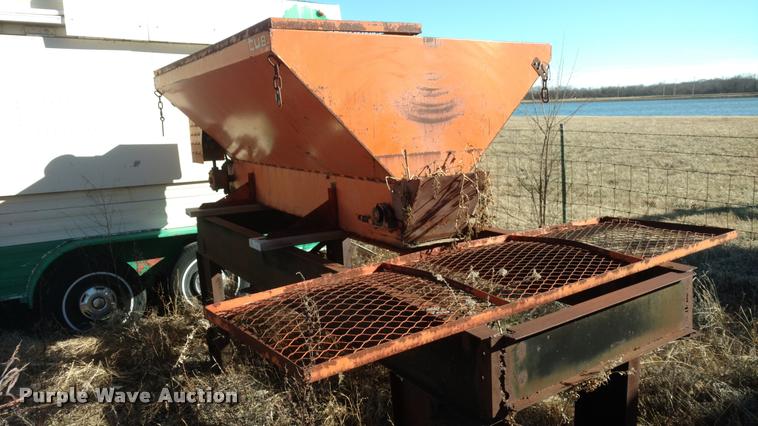 image for item F1280 Fox Cub spreader