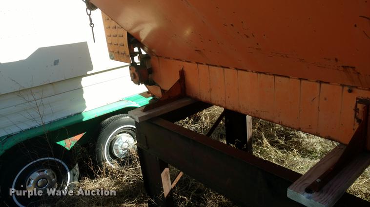 image for item F1280 Fox Cub spreader