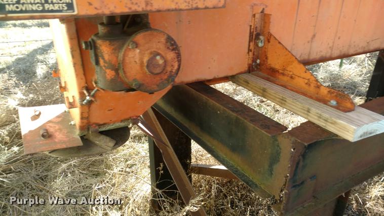 image for item F1280 Fox Cub spreader