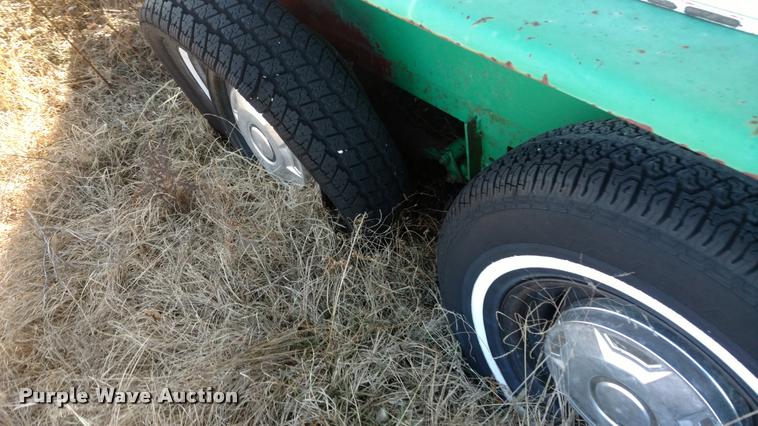 image for item F1460 1985 Concession trailer