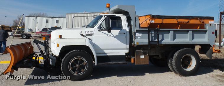 image for item J2636 1986 Ford F600G dump truck