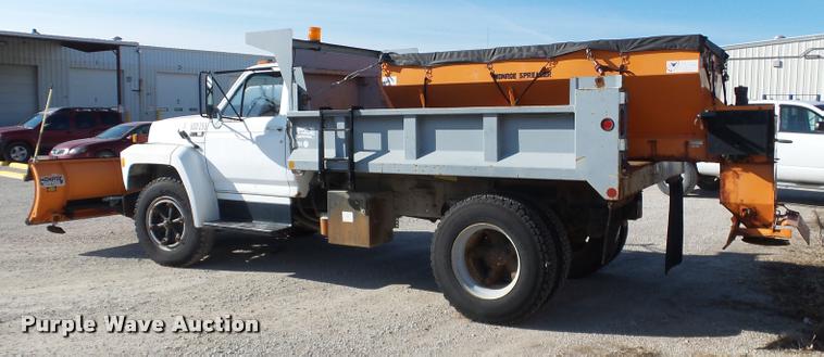 image for item J2636 1986 Ford F600G dump truck