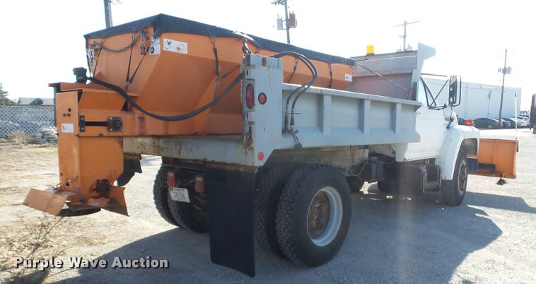 image for item J2636 1986 Ford F600G dump truck