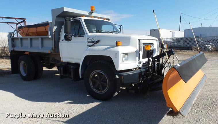 image for item J2636 1986 Ford F600G dump truck