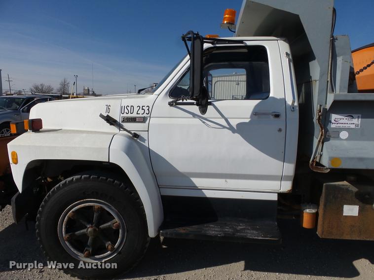 image for item J2636 1986 Ford F600G dump truck
