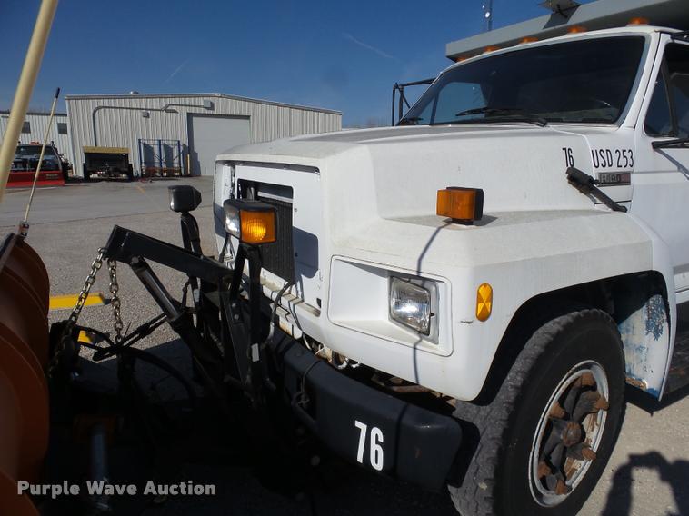 image for item J2636 1986 Ford F600G dump truck