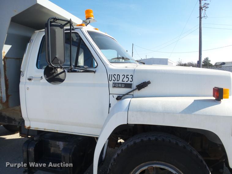 image for item J2636 1986 Ford F600G dump truck