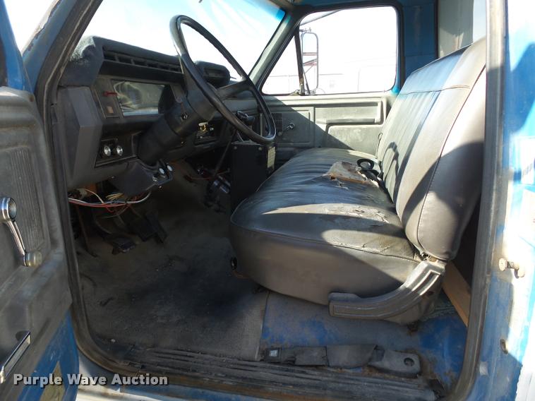 image for item J2636 1986 Ford F600G dump truck