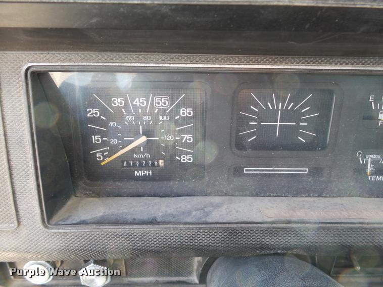 image for item J2636 1986 Ford F600G dump truck