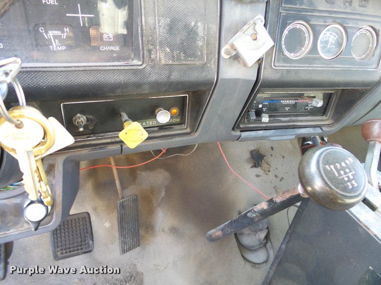 image for item J2636 1986 Ford F600G dump truck