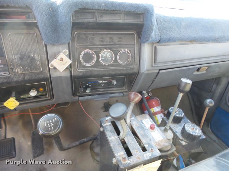 image for item J2636 1986 Ford F600G dump truck