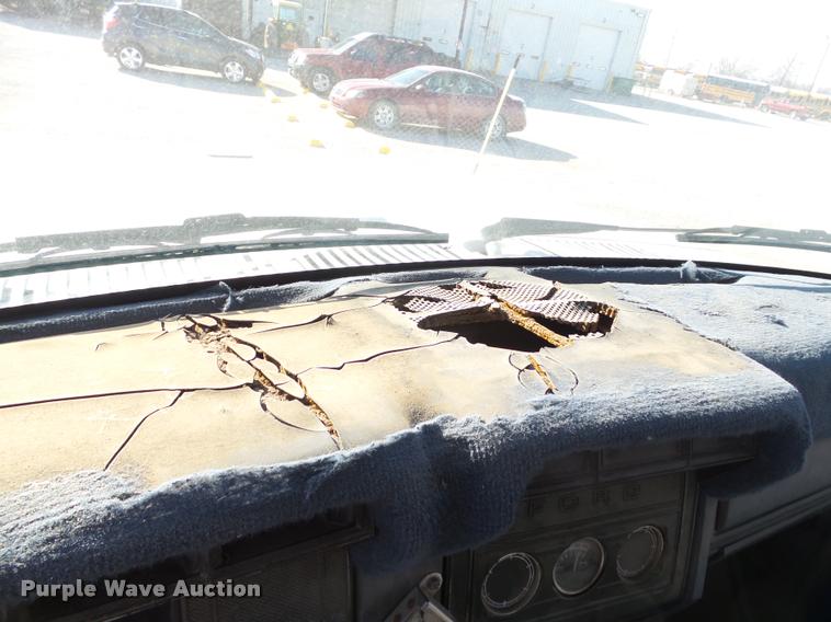 image for item J2636 1986 Ford F600G dump truck