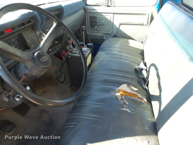 image for item J2636 1986 Ford F600G dump truck