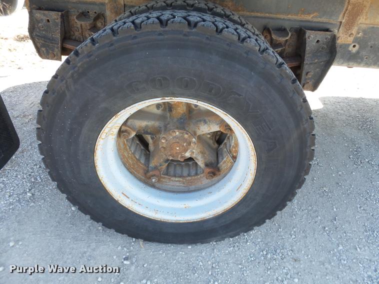 image for item J2636 1986 Ford F600G dump truck