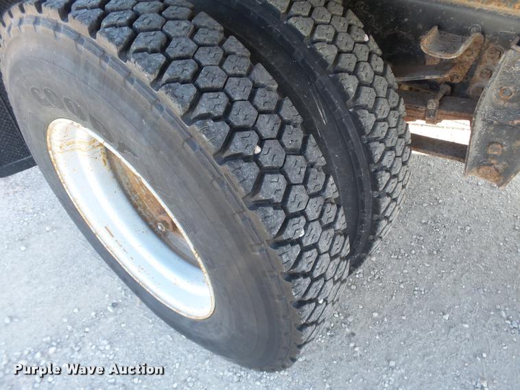 image for item J2636 1986 Ford F600G dump truck