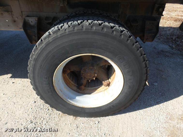 image for item J2636 1986 Ford F600G dump truck