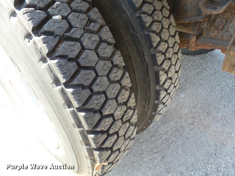 image for item J2636 1986 Ford F600G dump truck