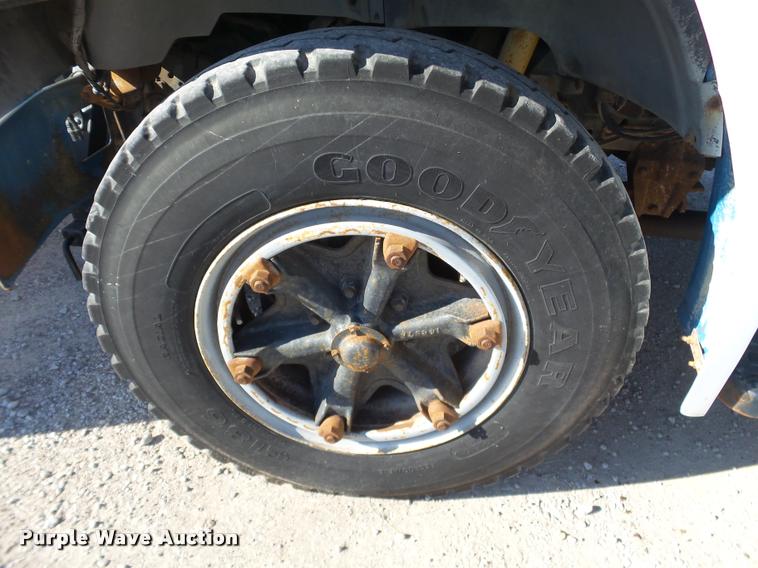 image for item J2636 1986 Ford F600G dump truck