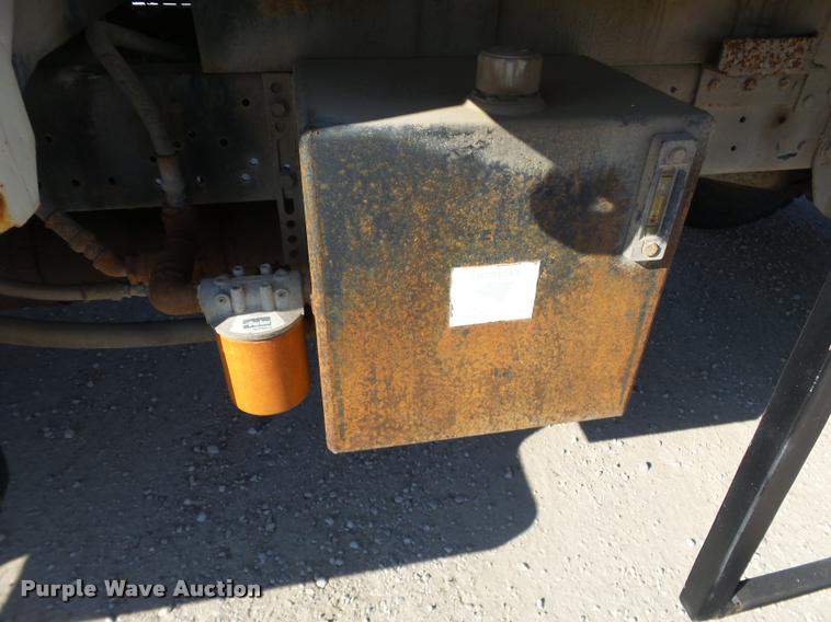 image for item J2636 1986 Ford F600G dump truck