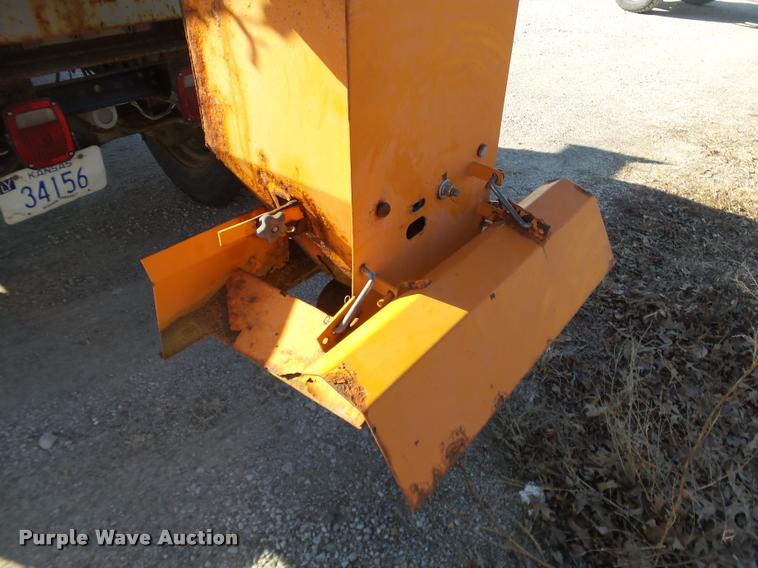 image for item J2636 1986 Ford F600G dump truck