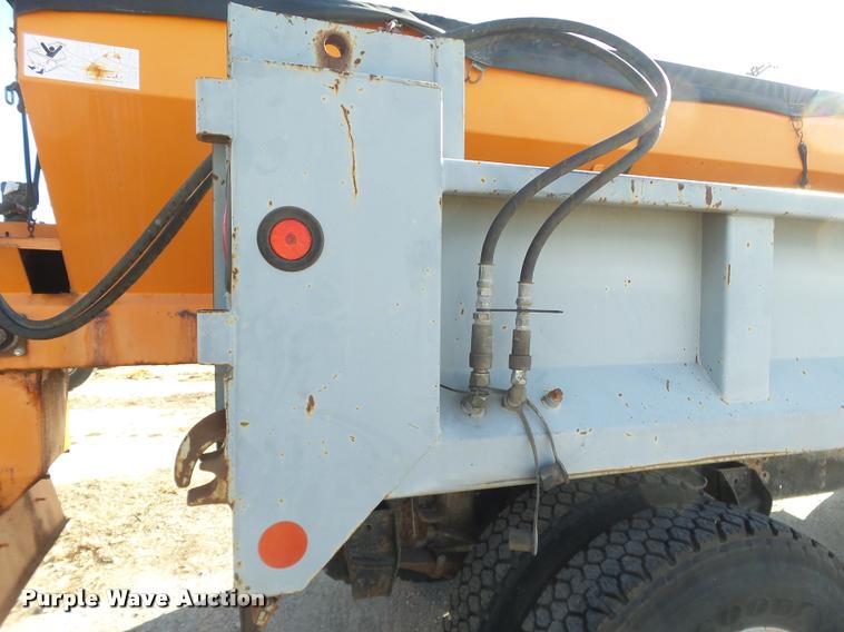 image for item J2636 1986 Ford F600G dump truck