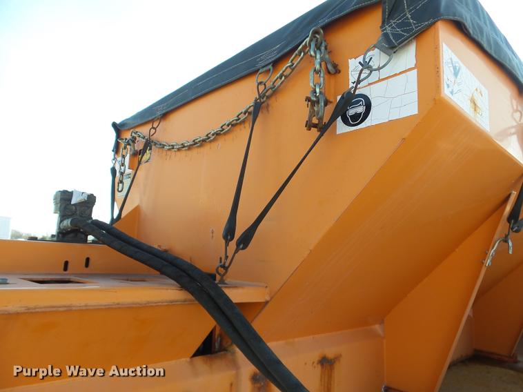 image for item J2636 1986 Ford F600G dump truck