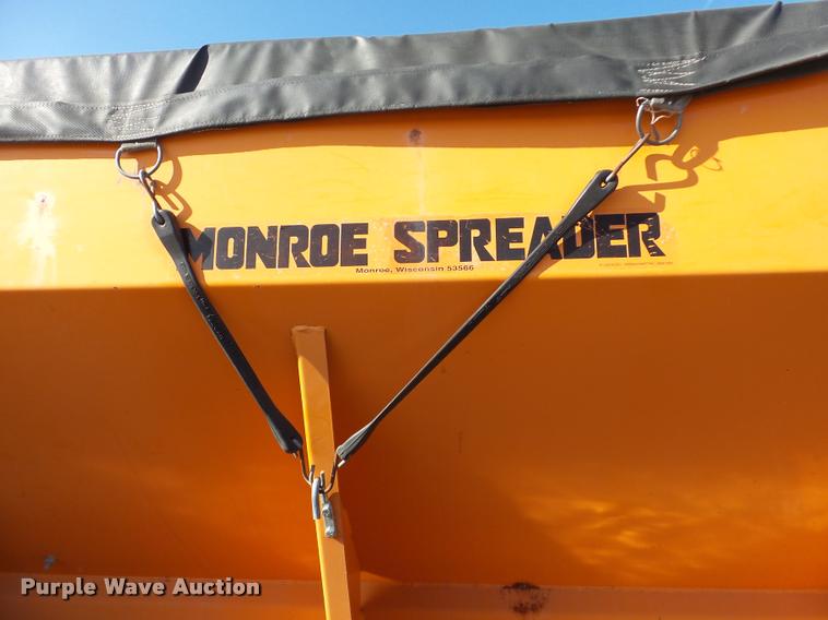 image for item J2636 1986 Ford F600G dump truck