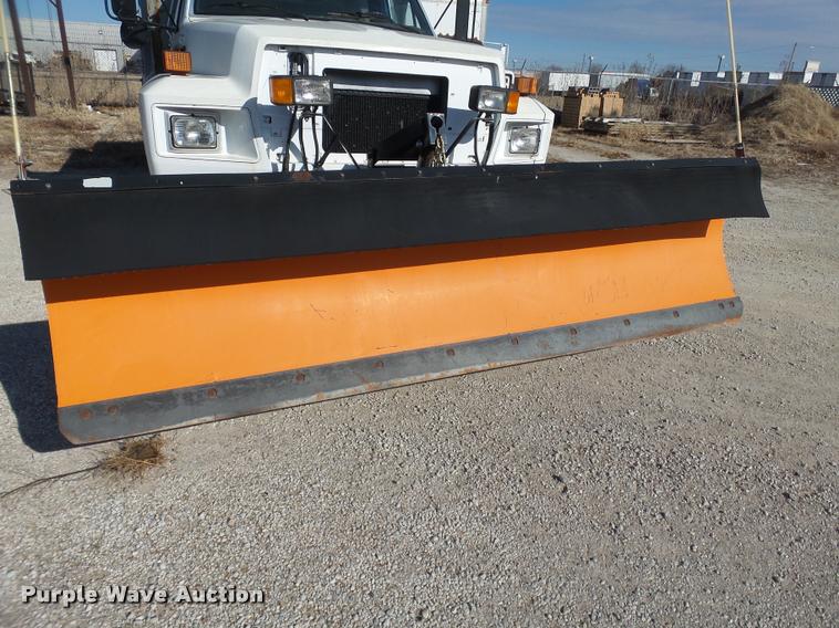 image for item J2636 1986 Ford F600G dump truck