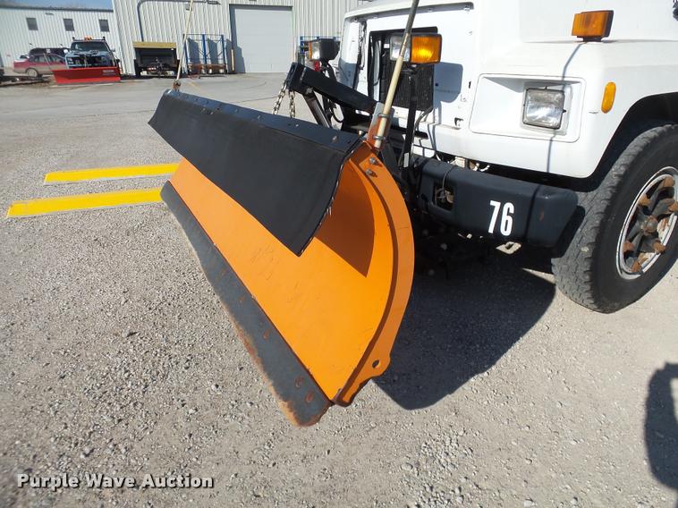 image for item J2636 1986 Ford F600G dump truck