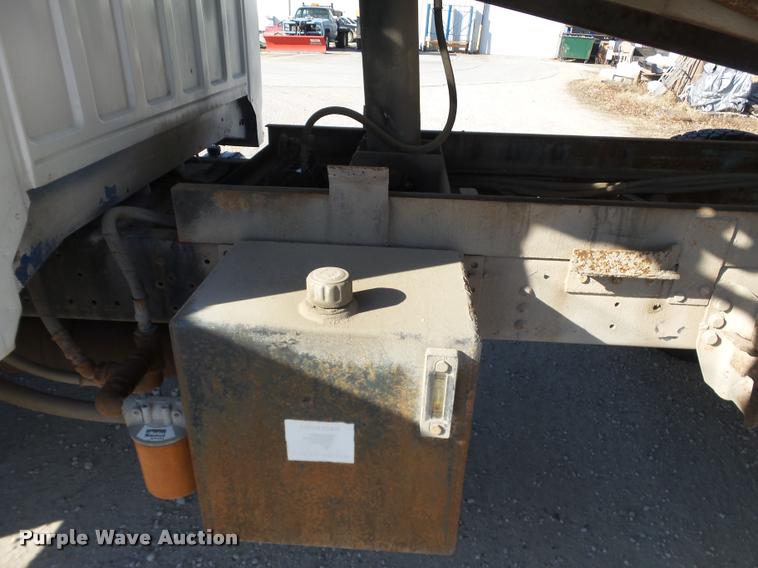 image for item J2636 1986 Ford F600G dump truck
