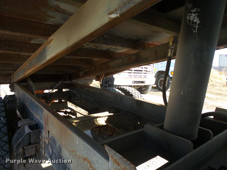 image for item J2636 1986 Ford F600G dump truck