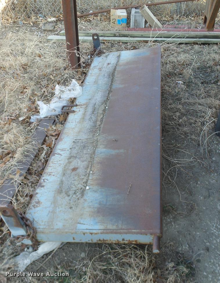 image for item J2636 1986 Ford F600G dump truck