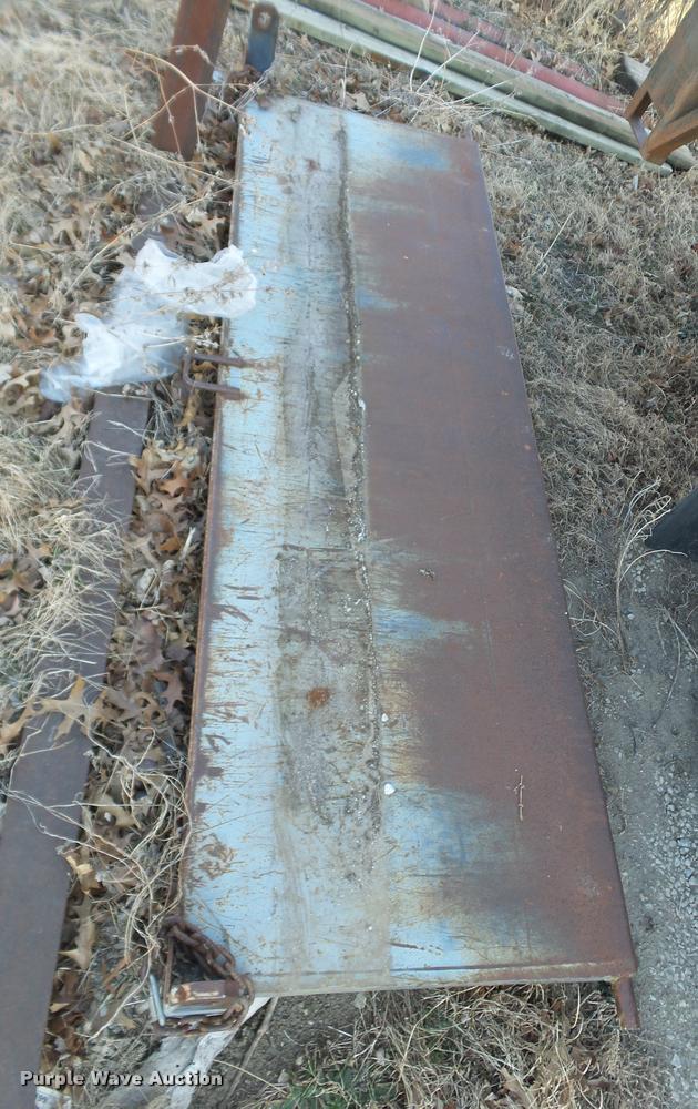 image for item J2636 1986 Ford F600G dump truck