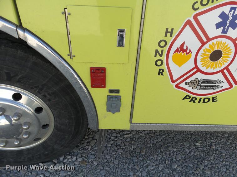 image for item J2637 1989 Pierce Lance pumper fire truck